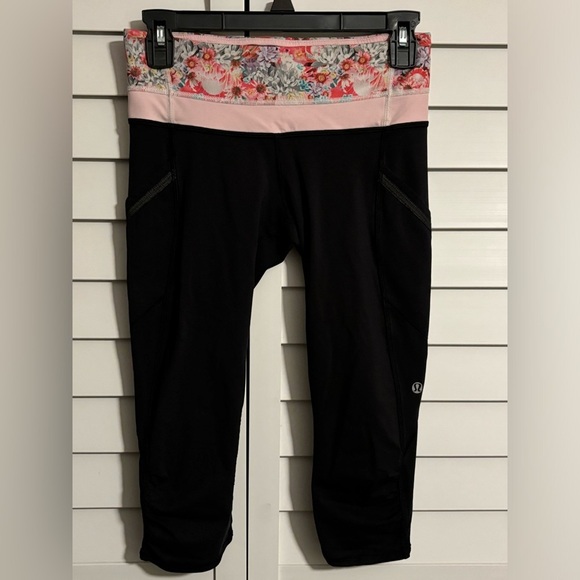 Lululemon 3/4 Leggings‎ Sz 4 Floral Black Workout Yoga Run Exercise Run Gym - Picture 1 of 5